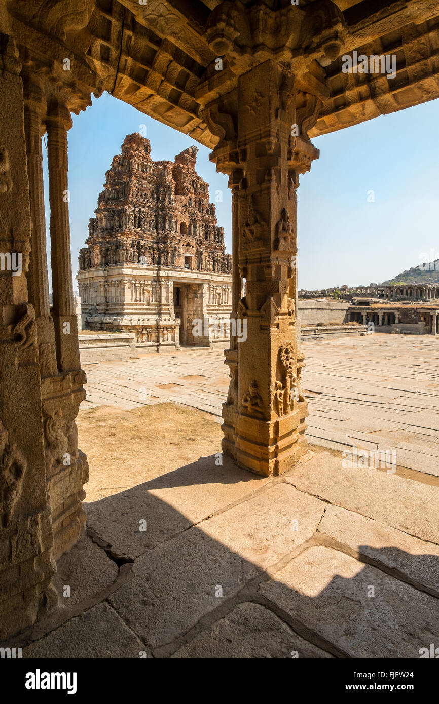 Die zerstörte Stadt Hampi im indischen Bundesstaat Karnataka ist ein beliebtes Ziel für Rucksacktouristen und Reisende Auslandsjahr Stockfoto