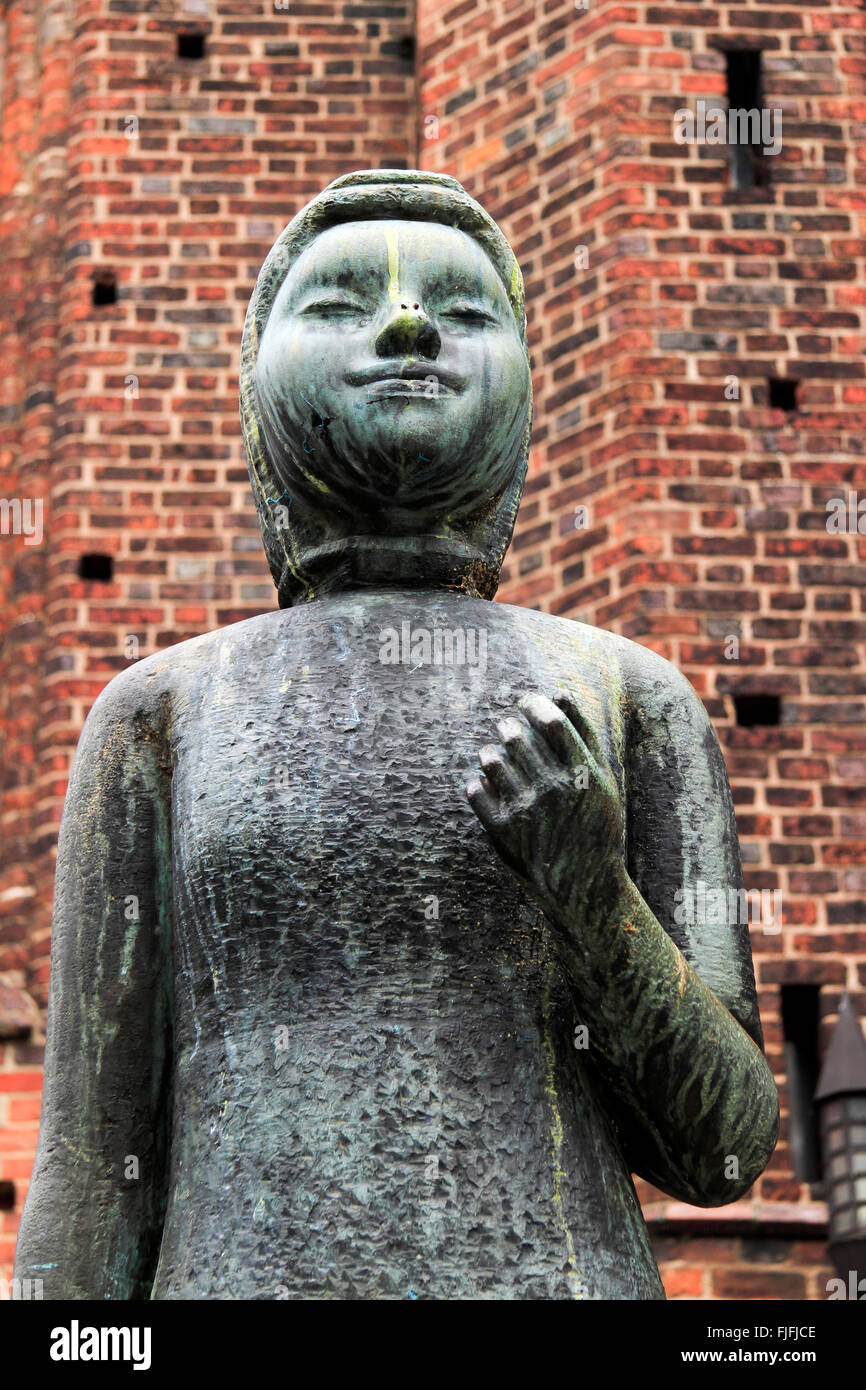 "Die Quelle des Lebens" Skulptur außerhalb von Saint Mary's Church, Helsingborg, Skåne, Schweden, Skandinavien Stockfoto