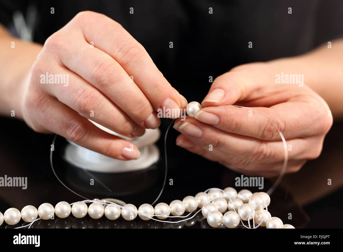 Perlen Zum Einfädeln Stockfotos und -bilder Kaufen - Alamy