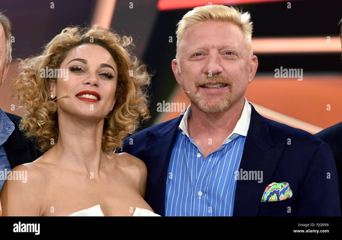 Köln, Deutschland. 1. März 2016. Boris Becker und seine Frau Lilly posiert nach der Aufnahme der Quiz-Show "Paarduell XXL", die auf Das Erste Kanal auf 05.03.2016 um 20:15, in Köln, Deutschland, 1. März 2016 ausgestrahlt wird. Foto: HORST GALUSCHKA - NO WIRE SERVICE - © Dpa/Alamy Live-Nachrichten Stockfoto