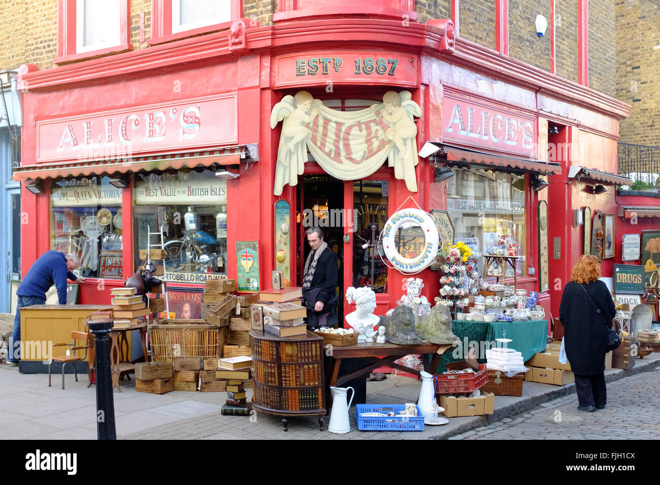 Alice - einen alten Shop auf Portobello Road verkauft Vintage Zeichen und Objekte Stockfoto