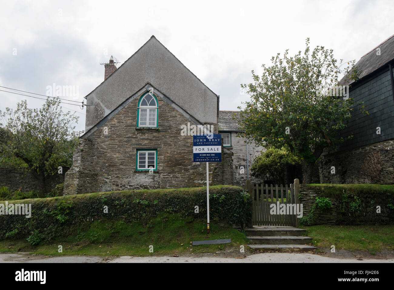 Traditionelles Haus zum Verkauf am Rock, Cornwall, UK. Stockfoto