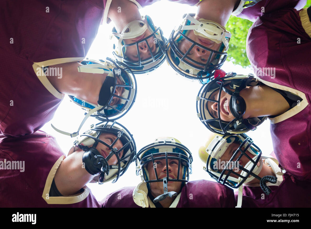 American Football-Team mit Huddle in Übereinstimmung Stockfoto