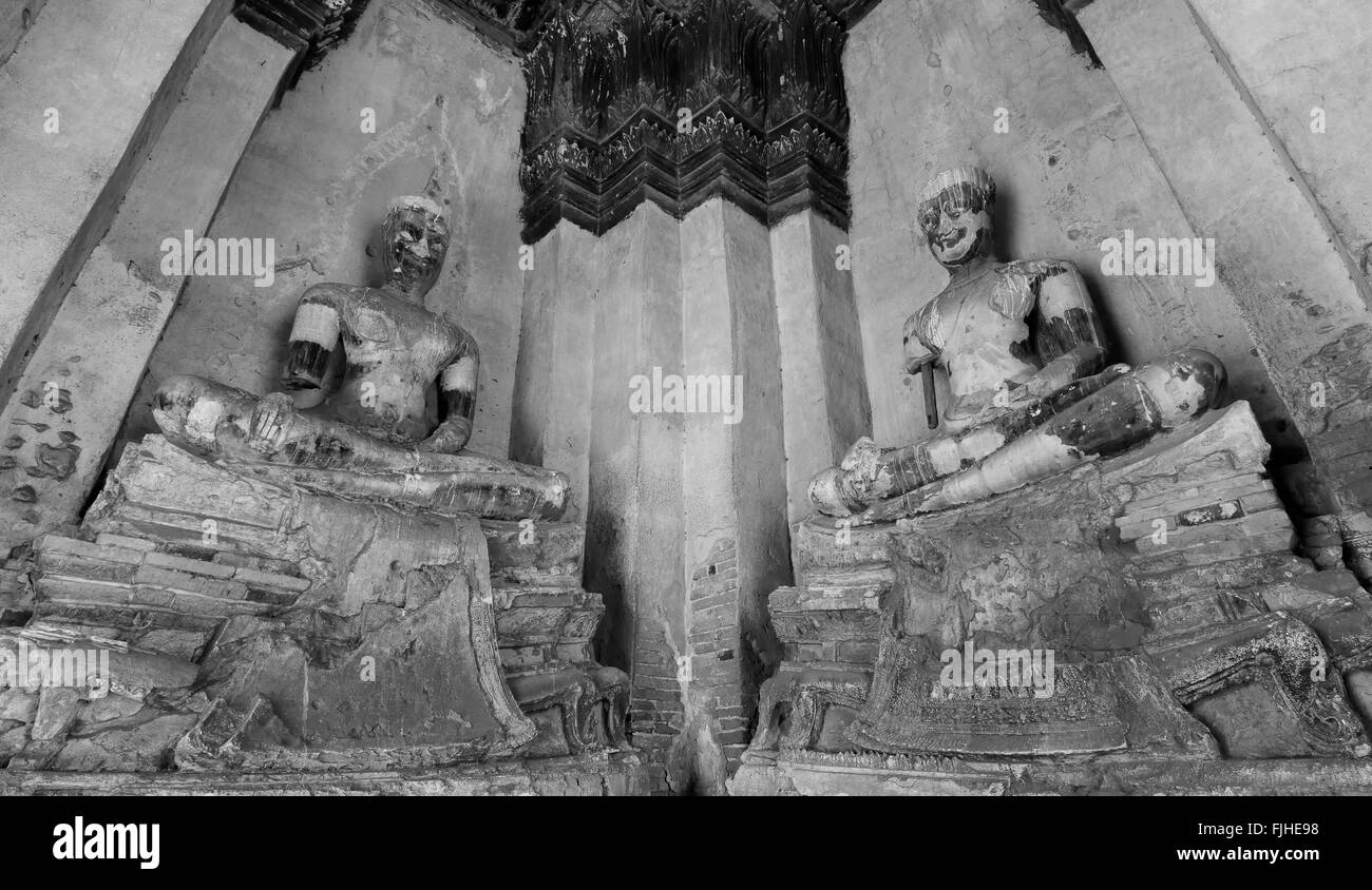 Buddha-Statue in Ayutthaya Thailand in schwarz / weiß Stockfoto