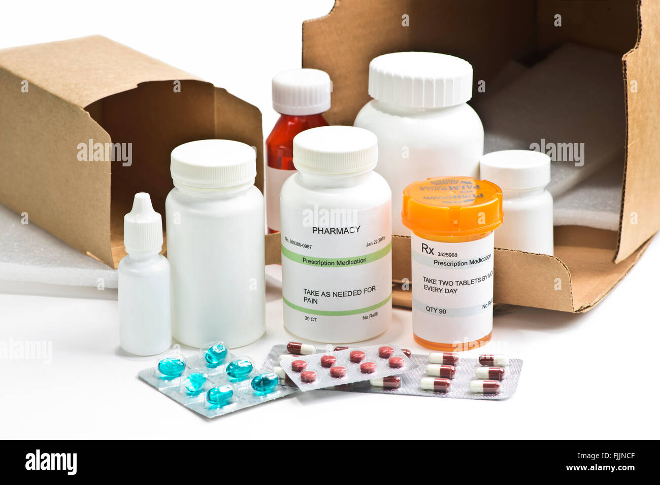 Mail-Order-Medikamente.   Etiketten sind fiktiv und von Fotografen erstellt. Stockfoto
