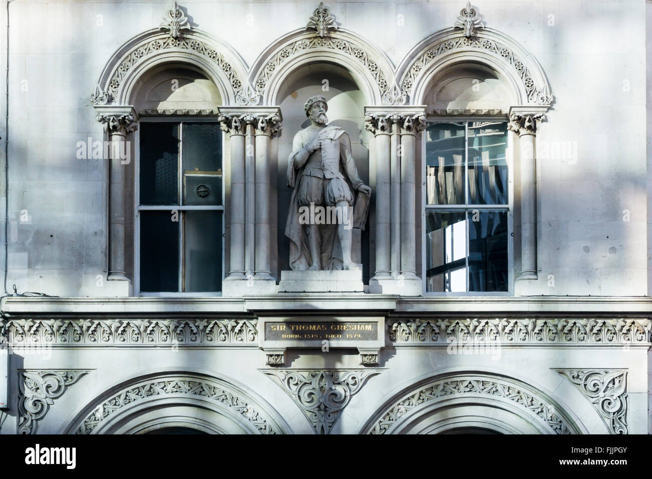 Statue von Sir Thomas Gresham auf Gebäude Holborn Viaduct, London. Stockfoto
