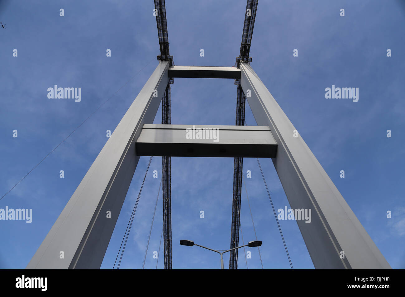 Viadukt der Bosporus-Brücke in der Stadt Istanbul, Türkei Stockfoto
