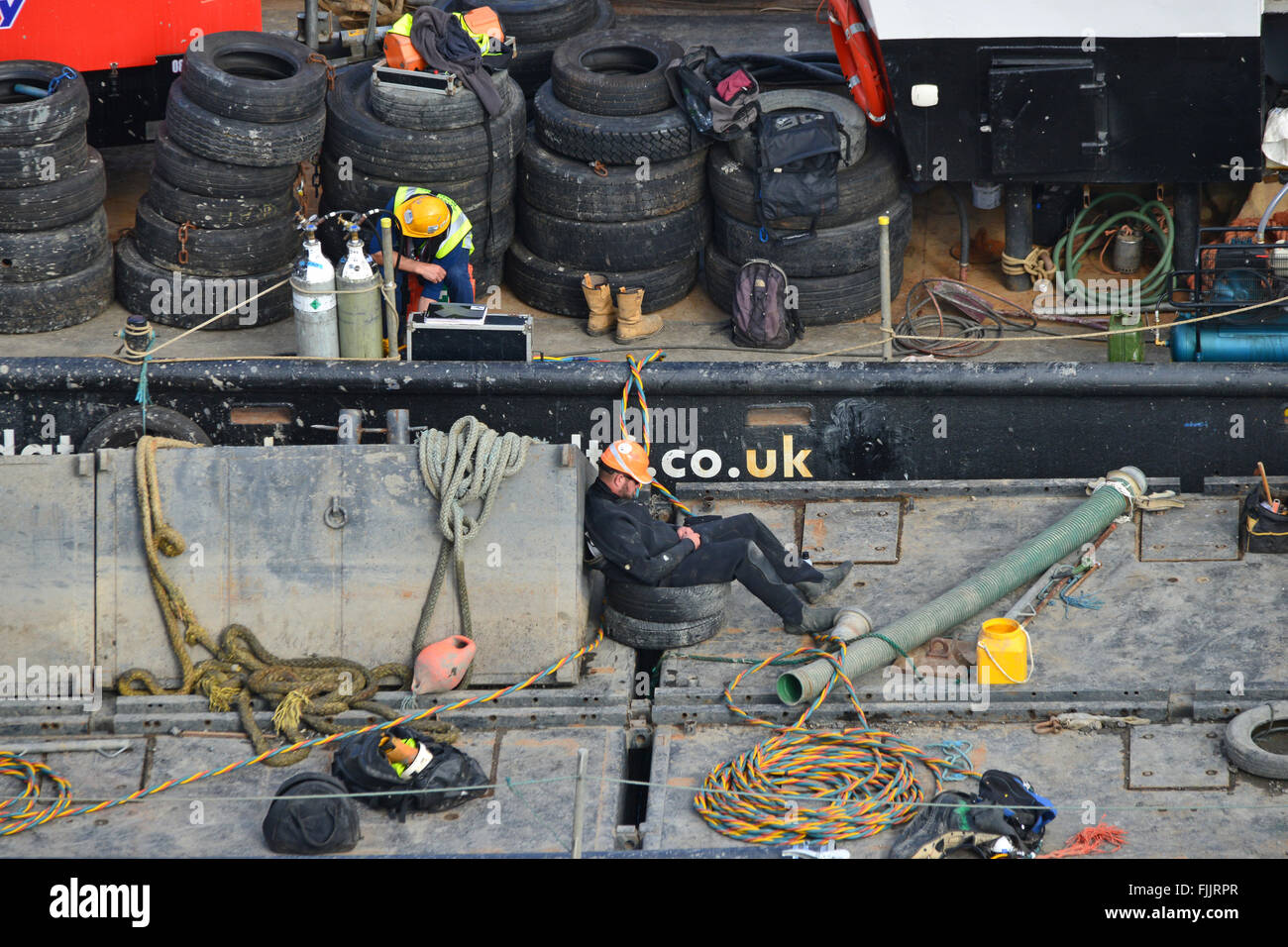 Bauarbeiter erholend zur Mittagszeit, London, UK Stockfoto