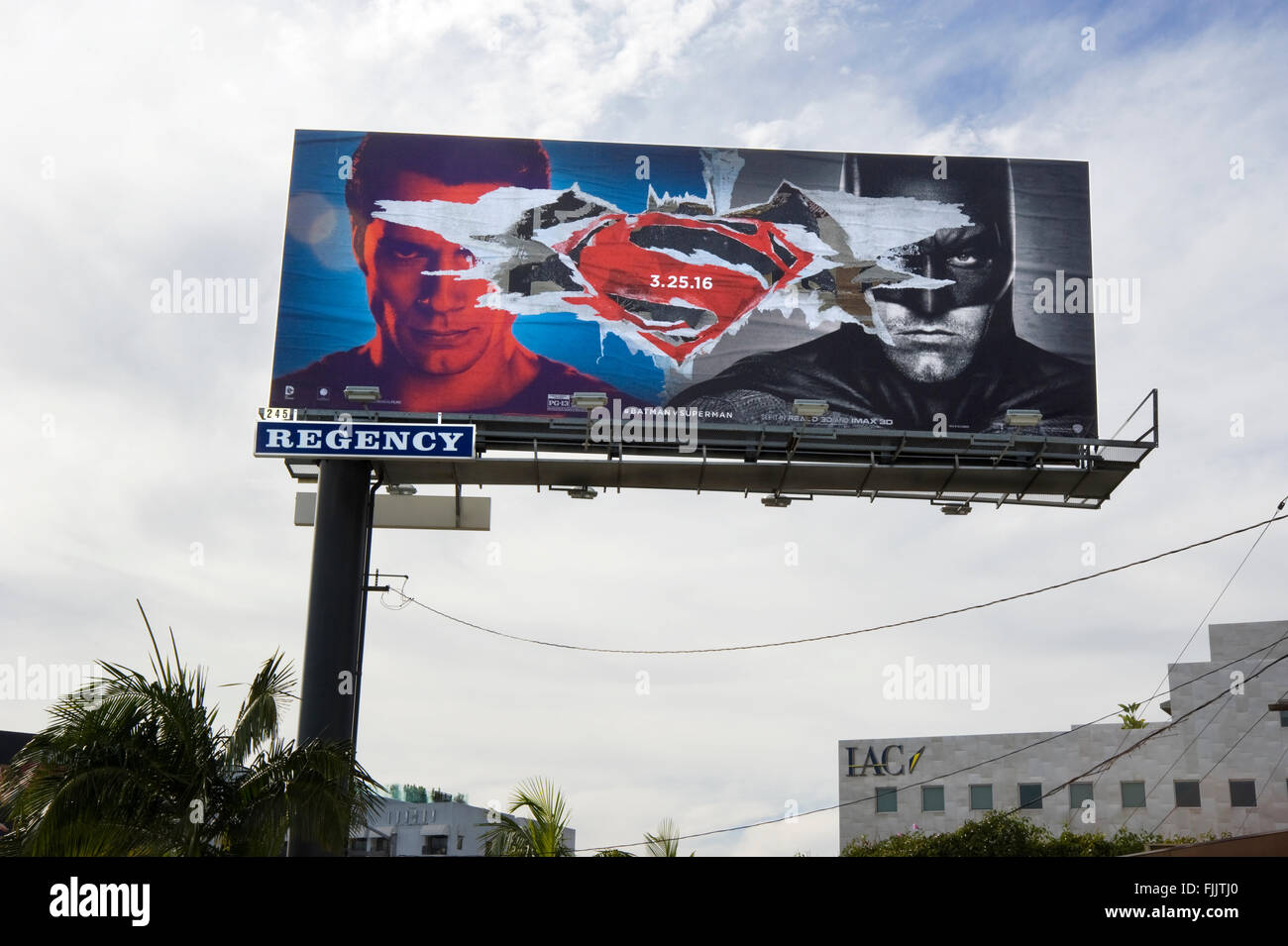 Plakat auf dem Sunset Strip in Los Angeles von Superman und Batman Stockfoto