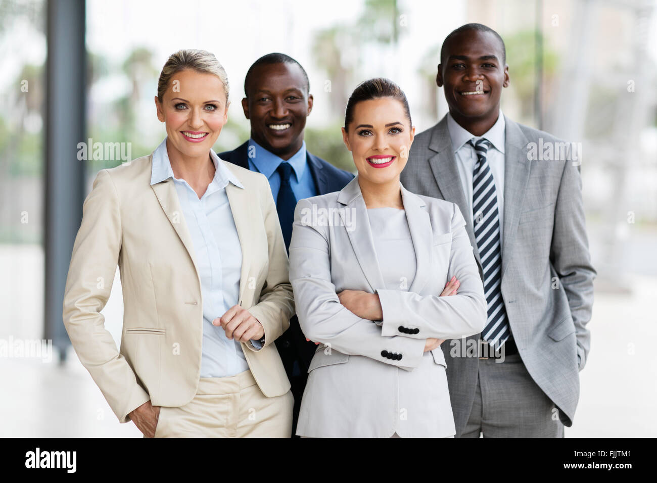 schöne multirassische Business-Team im Büro Stockfoto