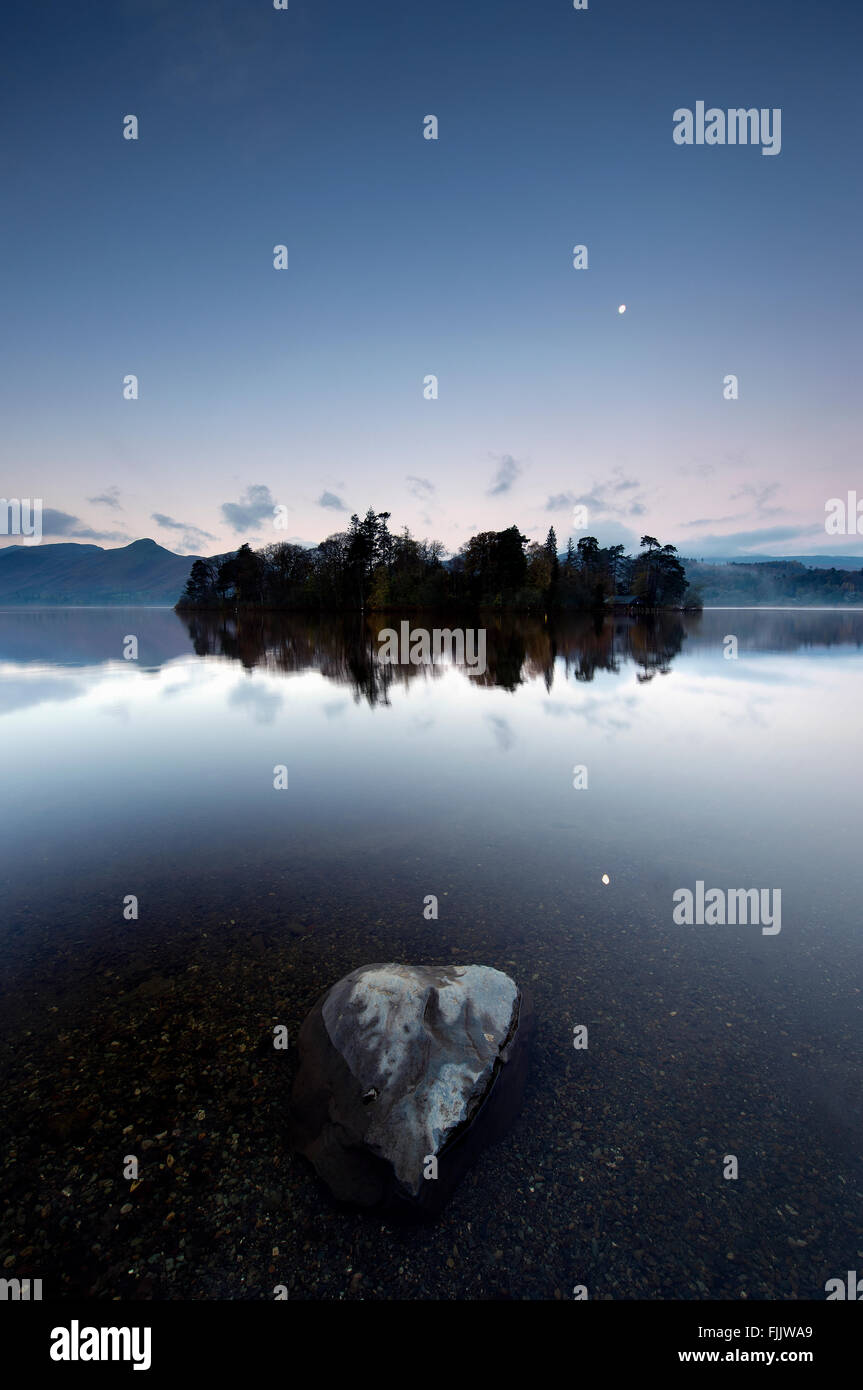 Derwentwater bei Sonnenaufgang, Lake District, Cumbria Stockfoto