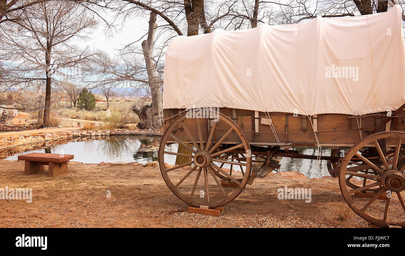 Planwagen sitzt neben gesammelten natürliches Quellwasser bei Pipe Spring National Monument Stockfoto