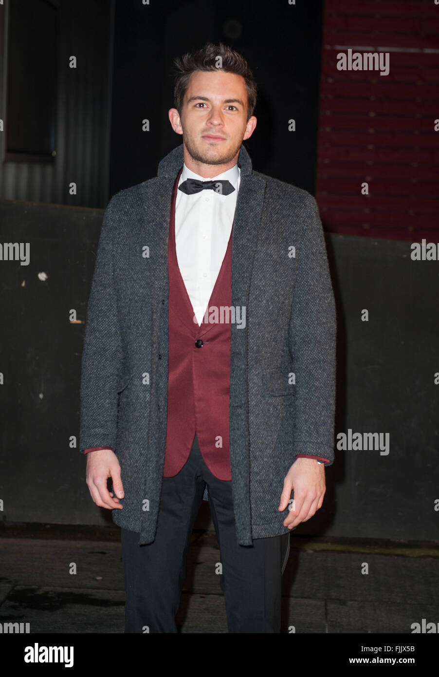 London, UK. 2. März 2016. Jonathan Bailey besucht die Bright Young Sache Gala 2016, junge Förderer des Nationaltheaters zur Unterstützung der aufstrebenden Talent, National Theatre, London UK Mittwoch, 2. März 2016 Credit: Gary Mitchell/Alamy Live News Stockfoto