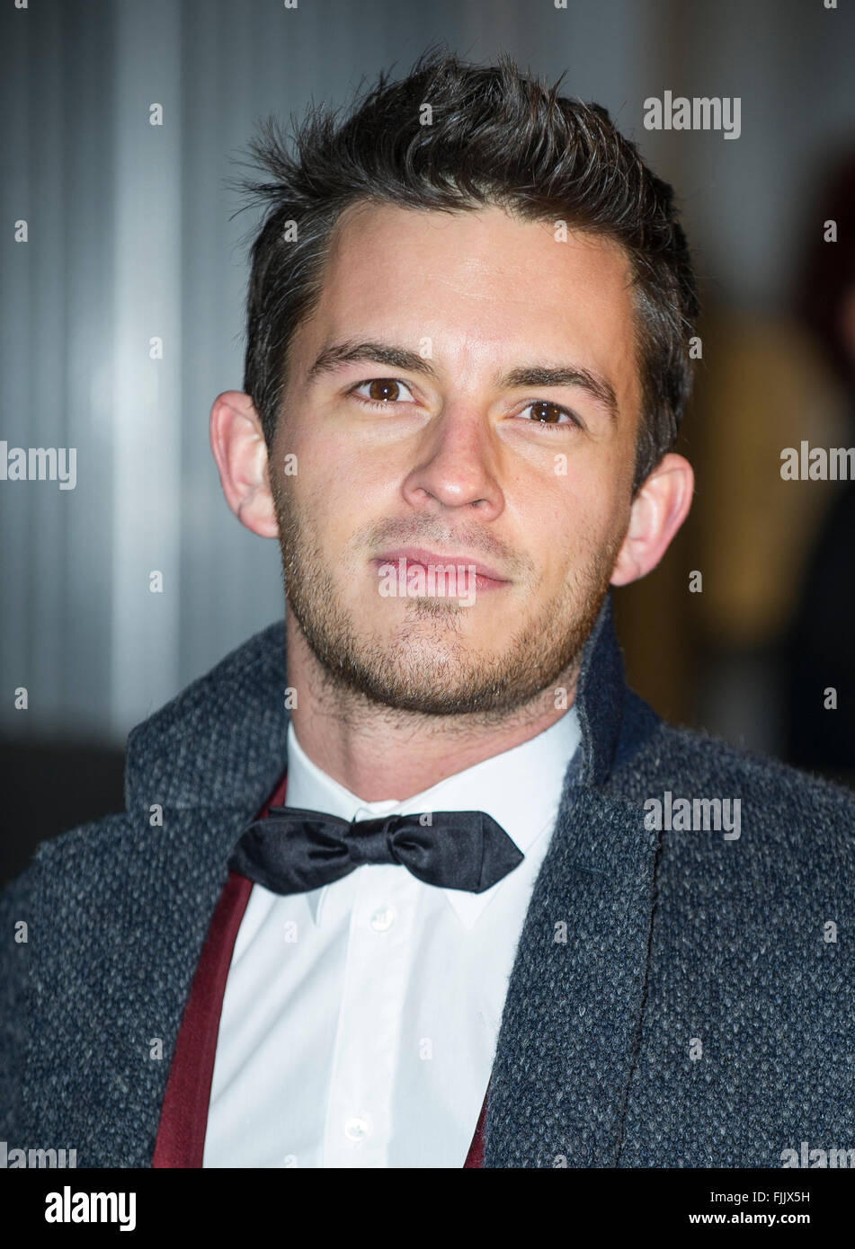 London, UK. 2. März 2016. Jonathan Bailey besucht die Bright Young Sache Gala 2016, junge Förderer des Nationaltheaters zur Unterstützung der aufstrebenden Talent, National Theatre, London UK Mittwoch, 2. März 2016 Credit: Gary Mitchell/Alamy Live News Stockfoto