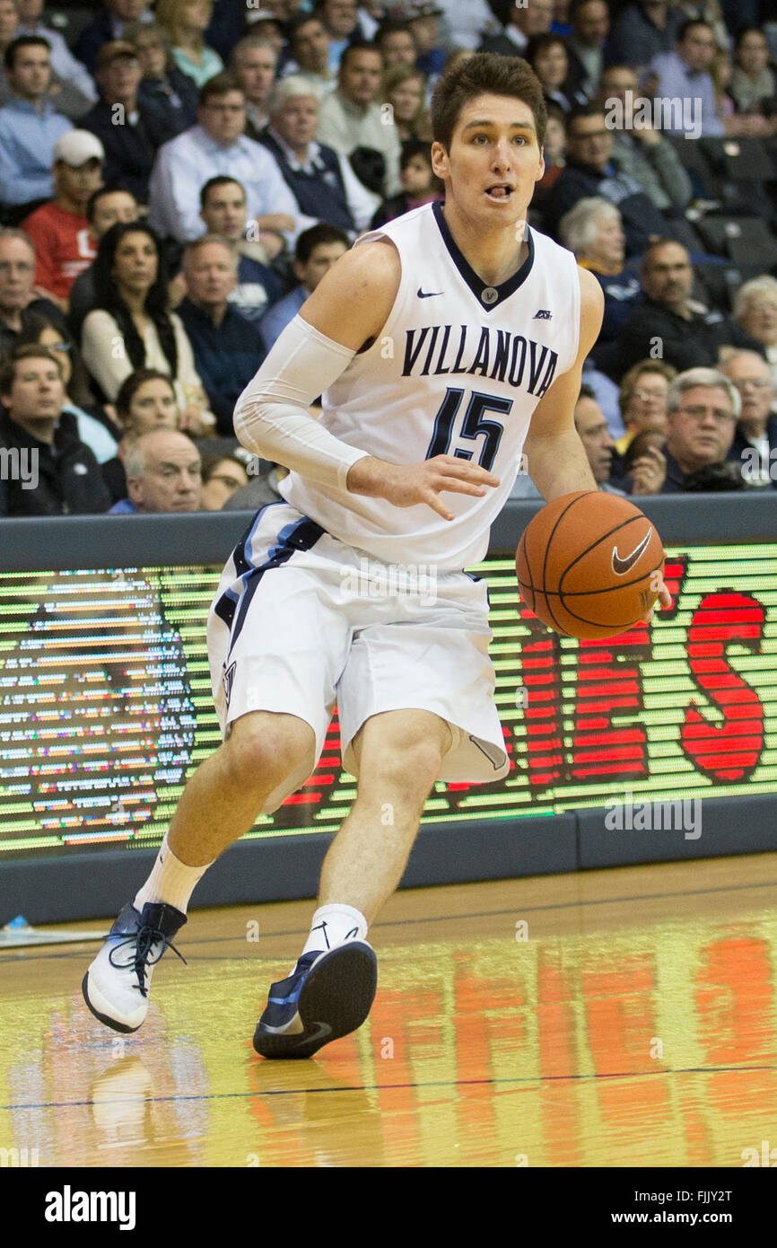 Villanova, Pennsylvania, USA. 1. März 2016. Villanova Wildcats bewachen Ryan Arcidiacono (15) in Aktion bei den NCAA-Basketball-Spiel zwischen der DePaul Blue Dämonen und die Villanova Wildcats im Pavillon in Villanova, Pennsylvania. Villanova Wildcats gewann 83-62. Christopher Szagola/CSM/Alamy Live-Nachrichten Stockfoto