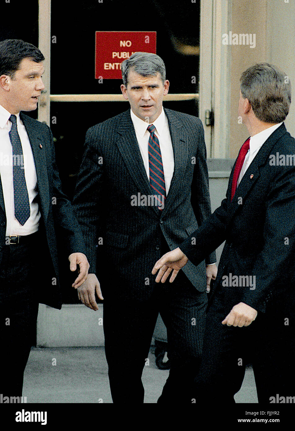 Washington, DC., Oktober 1987 Lt. Colonel Oliver North fährt aus der Hintertür von E. Barrett Prettyman United States Courthouse das Amtsgericht für Washington DC.  Bildnachweis: Mark Reinstein Stockfoto