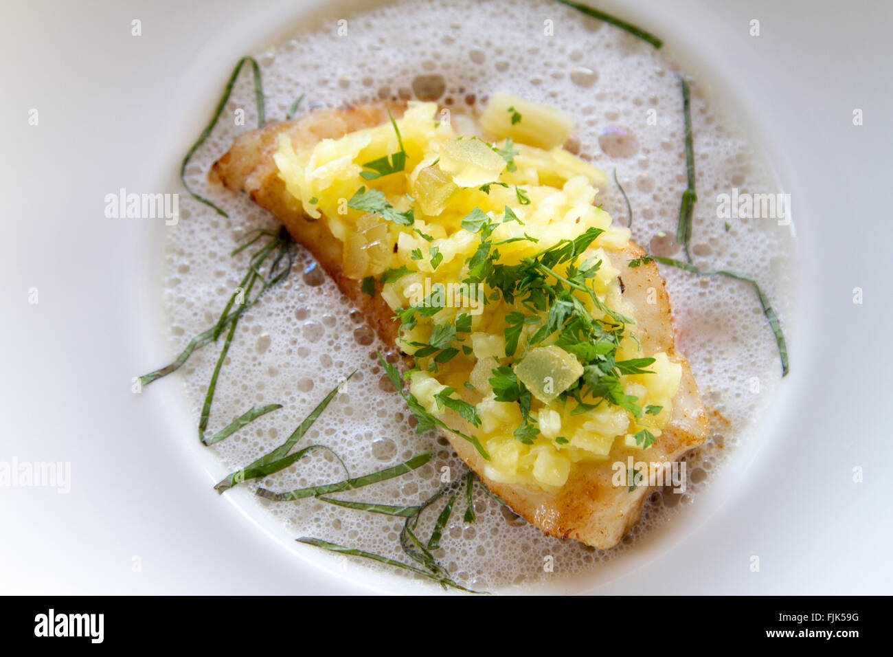 Gegrillter Fisch mit Ananas Stockfoto