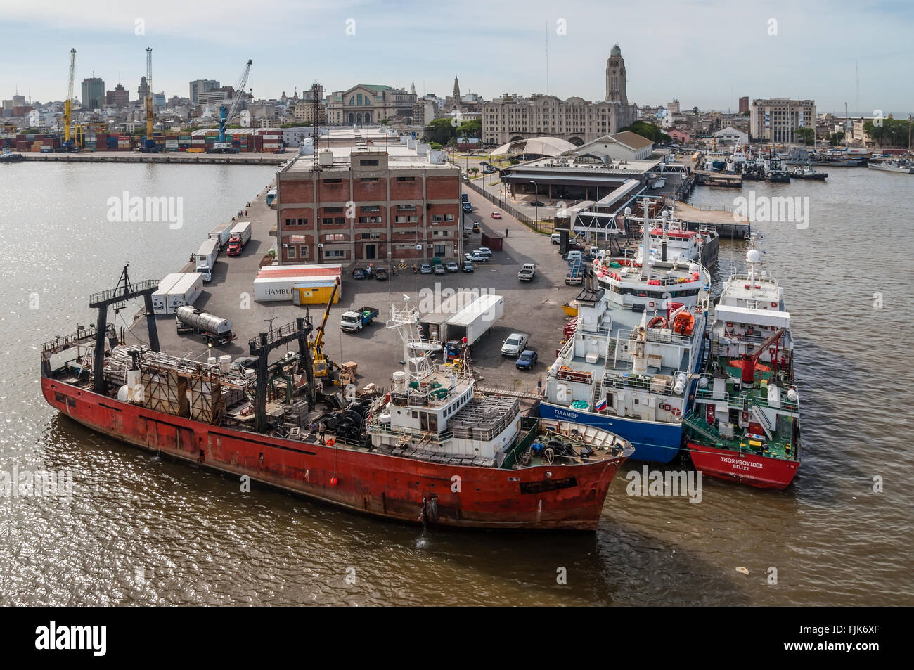 Industrielle Schiffe in den Hafen von Montevideo, Uruguay Stockfoto
