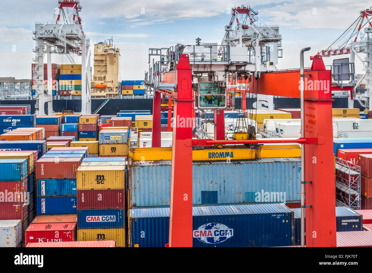 Container-Betrieb im Hafen von Buenos Aires, Argentinien. Stockfoto