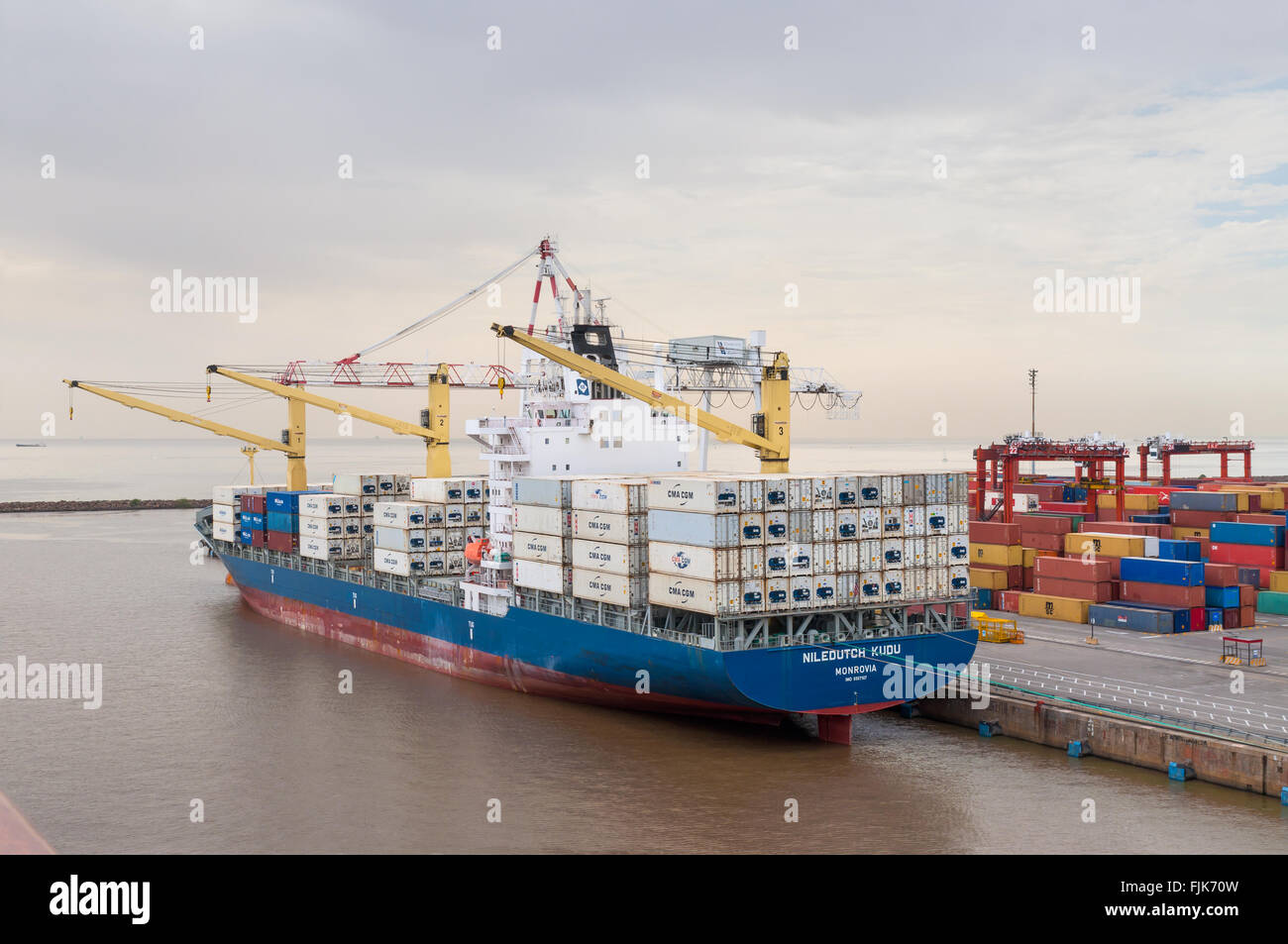 Containerschiff Niledutch Kudu am Hafen von Buenos Aires, Argentinien. Stockfoto
