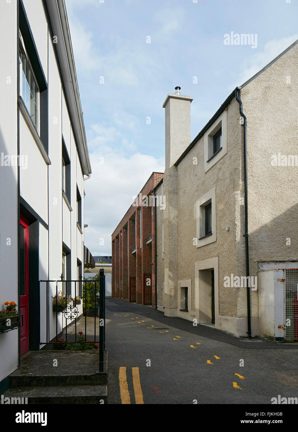 Neue Herberge in Zusammenhang gesehen. Die Oase, Killarney, Irland. Architekt: Gottstein Architects, 2016. Stockfoto