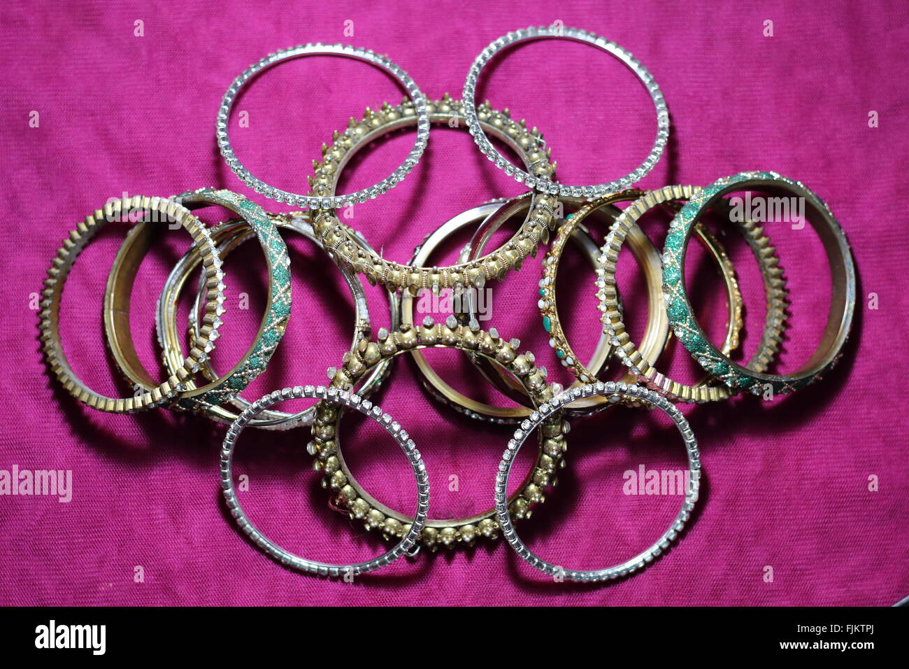 12-tlg Indische Armreifen Set 6,5cm Armband Bollywood Indien Choorian