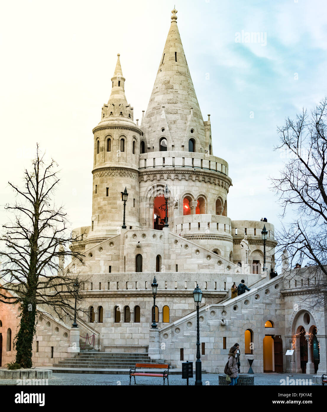 Blick auf den Turm der Fischerbastei. Buda Hill, Budapest, Ungarn, Europa Reisen im Winter. Stockfoto