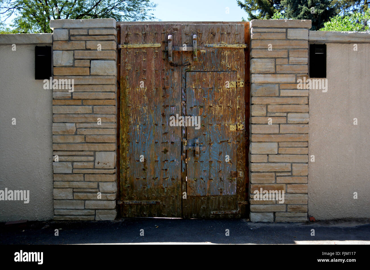 Stone Style Schloss Tür mit Rock-Grenzen Stockfoto
