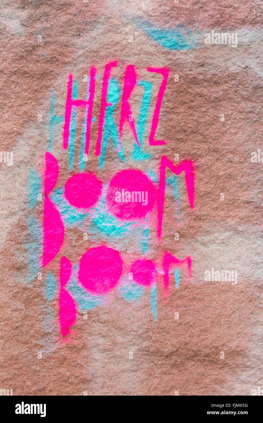Graffito Spruch: Herz, Boom, Boom Stockfoto