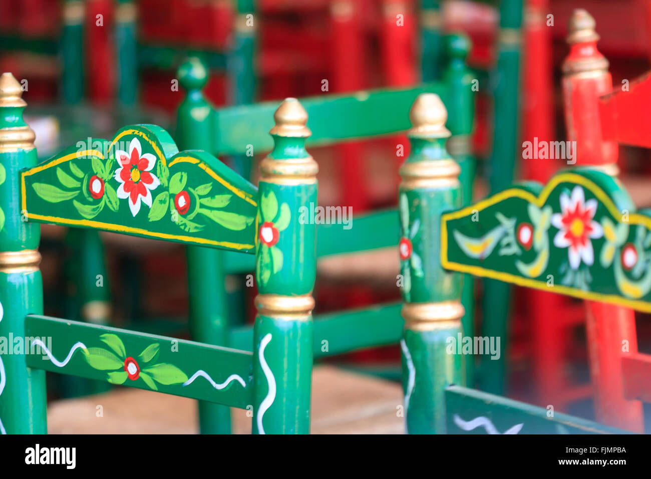 Feria de Abril von Sevilla. Stühle im Inneren eine Caseta "Messezelt" Stockfoto