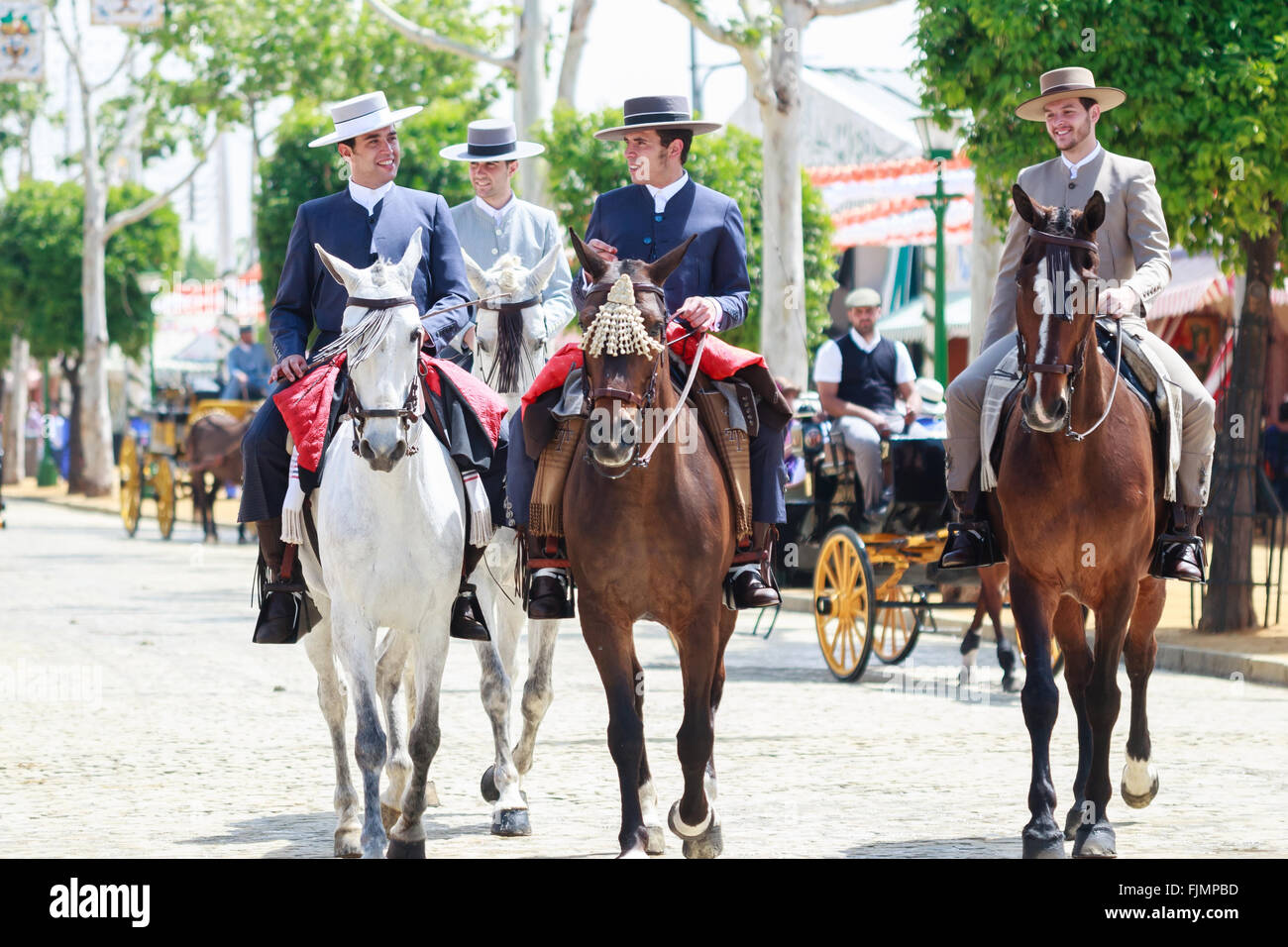 Sevilla, Spanien - 28. April 2015: Reiter ein Spaziergang von der Messe von Sevilla. Der Sevilla-Messe "Feria de Abril de Sevilla" Stockfoto