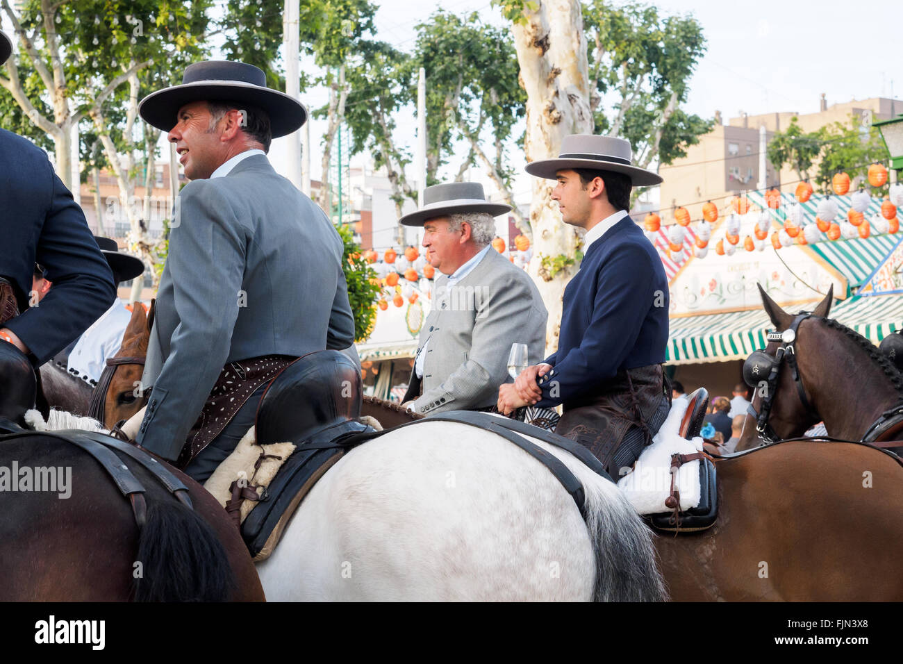 Sevilla, Spanien - 23. April 2015: Reiter ein Spaziergang von der Messe von Sevilla. Stockfoto