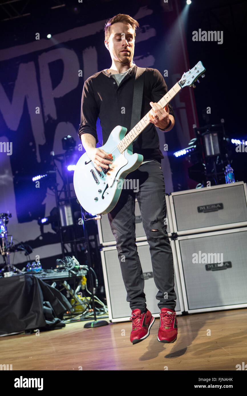 Mailand Italien. 2. März 2016. Der französisch-kanadischen Rockband SIMPLE PLAN führt live auf der Bühne in Alcatraz während "Nimmt eine für The Team Tour" Credit: Rodolfo weitertransferiert/Alamy Live News Stockfoto