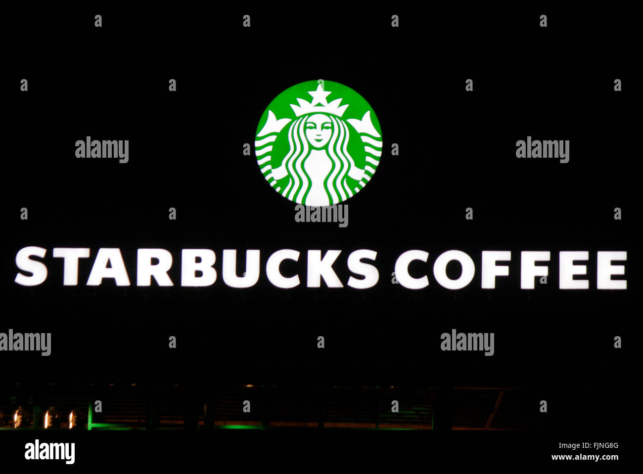 Markenname: "Starbucks Coffee", Berlin. Stockfoto