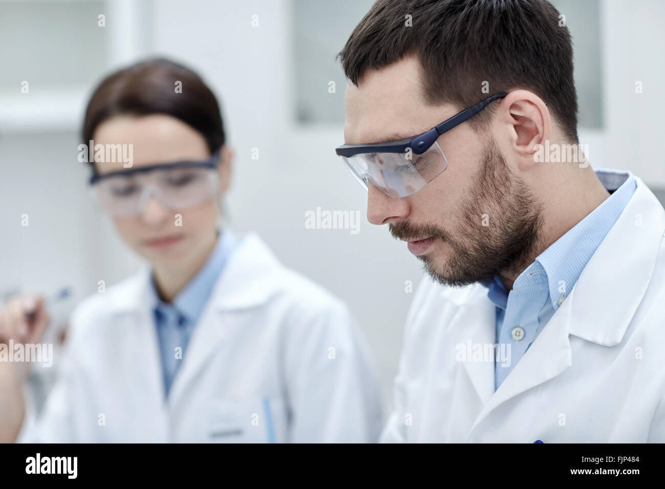 Nahaufnahme des wissenschaftlichen Nachwuchses im Labor Stockfoto