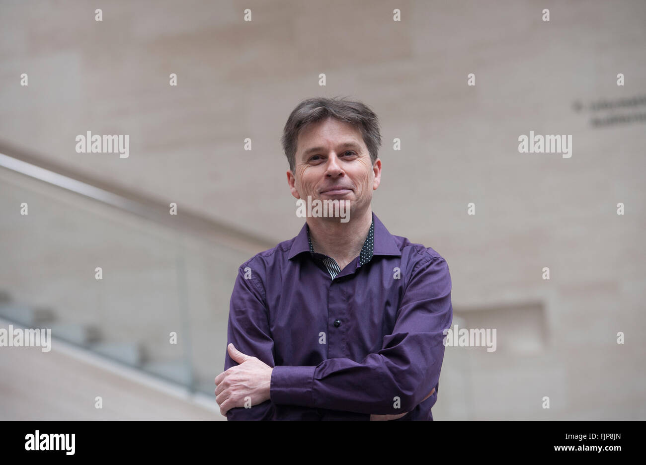 Berlin, Deutschland. 3. März 2016. Niederländischen Fotografen Martin Roemers posiert in das Deutsche Historische Museum in Berlin, Deutschland, 3. März 2016. Er zeigt über 70 großformatige Farbfotos im deutschen historischen Museum unter dem Titel "Relikte des Kalten Krieges." Diese zeigen die architektonischen und topographischen Reste des ehemaligen Ost-West Konflikts. Die Bilder sehen Sie vom 04 März bis 15. August 2016. Foto: PAUL ZINKEN/Dpa/Alamy Live News Stockfoto