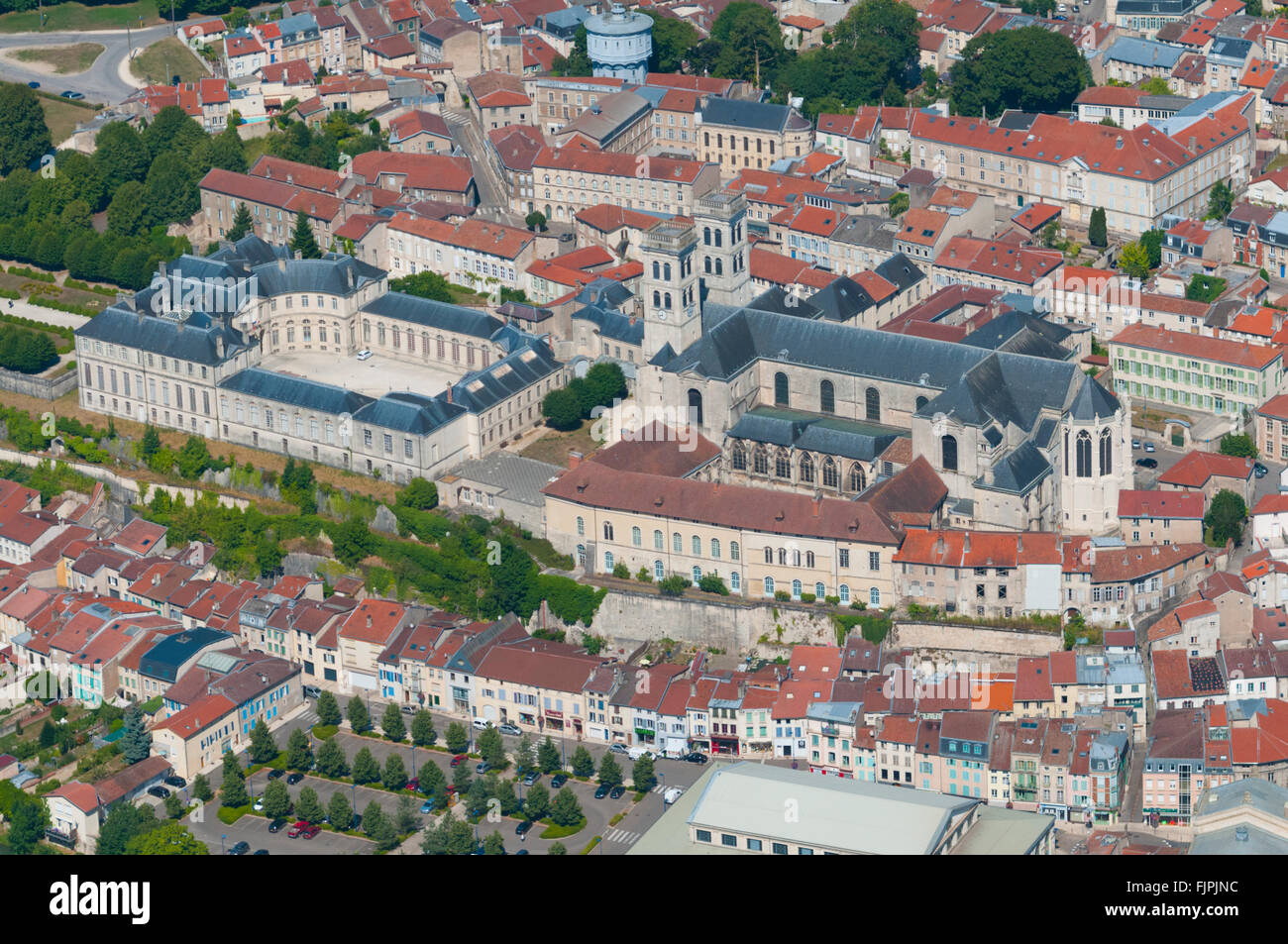 Meuse (55), Ville de Verdun, Palais Episcopale Abritant le Centre Mondial De La Paix et Cathedrale Notre Dame de Verdun (Vue Aer Stockfoto