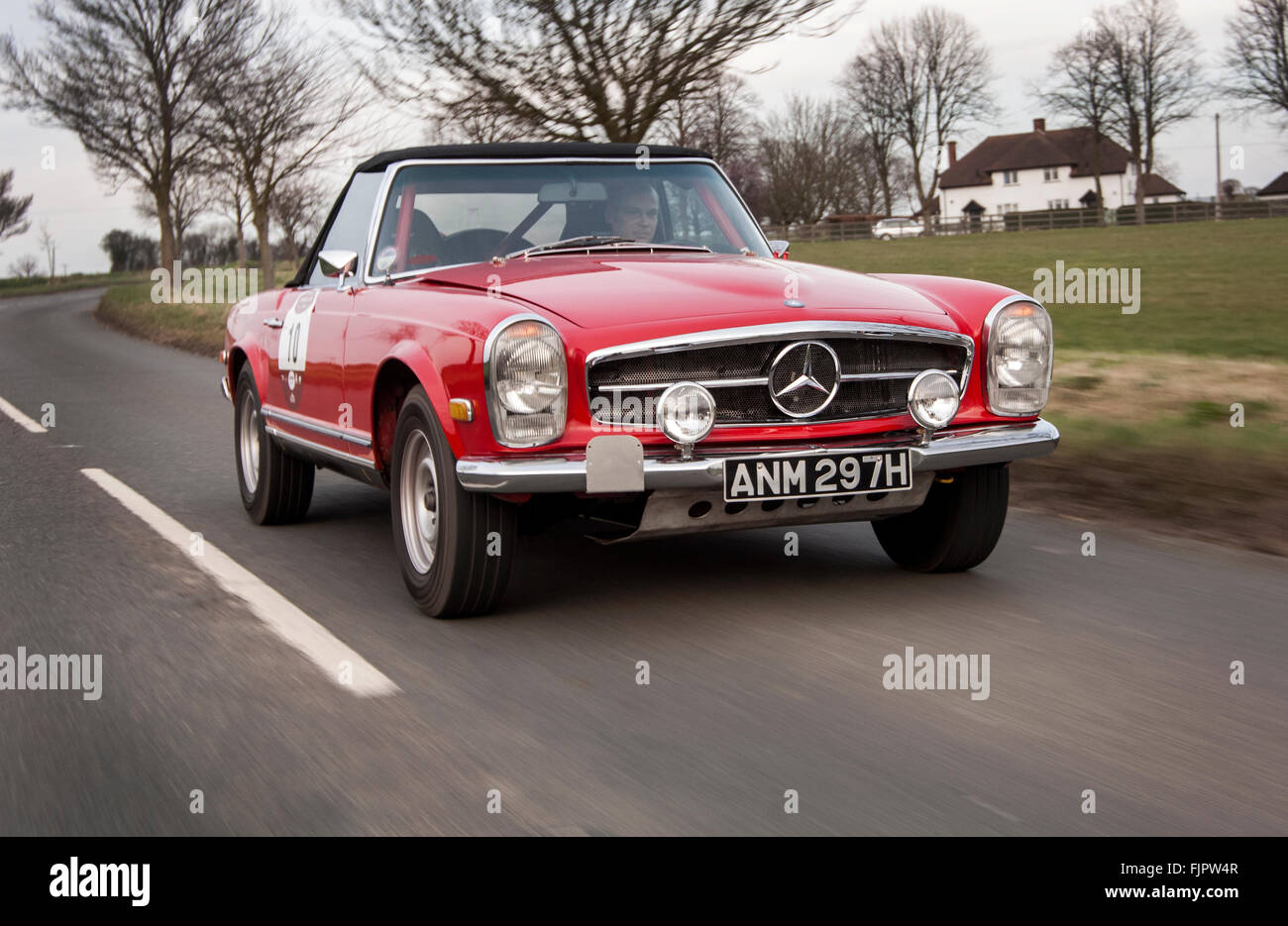 1969 Mercedes 280 Pagode Rennwagen Stockfoto