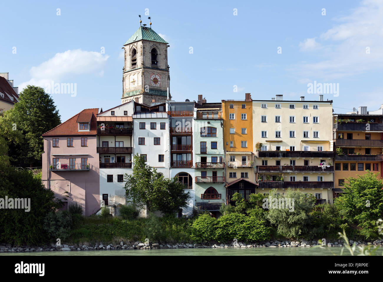 Stadthäuser in der Altstadt, Pfarrkirche St. Jakob hinter, Wasserburg am Inn, Upper Bavaria, Bavaria, Germany Stockfoto