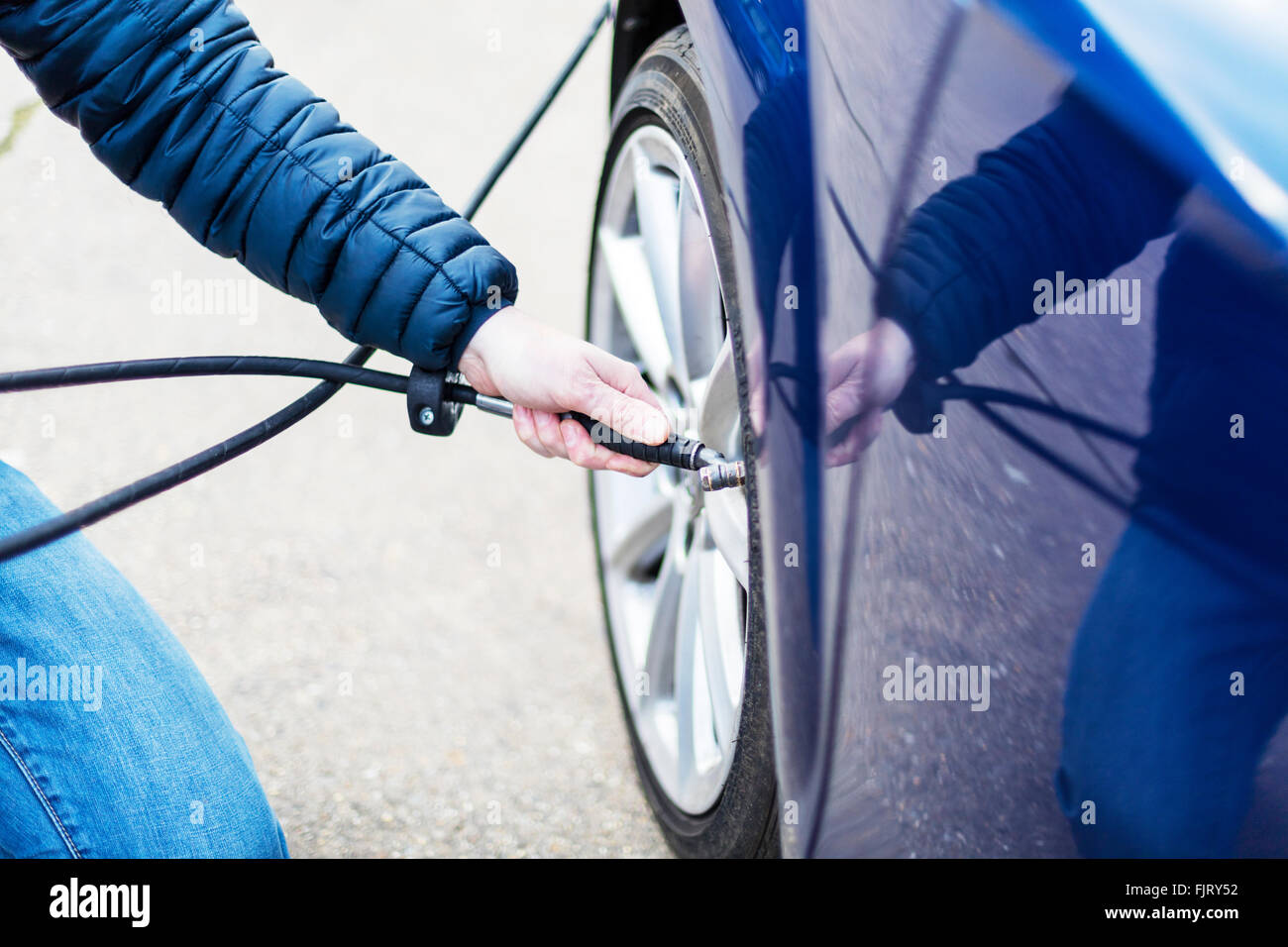 Tyre pump -Fotos und -Bildmaterial in hoher Auflösung – Alamy