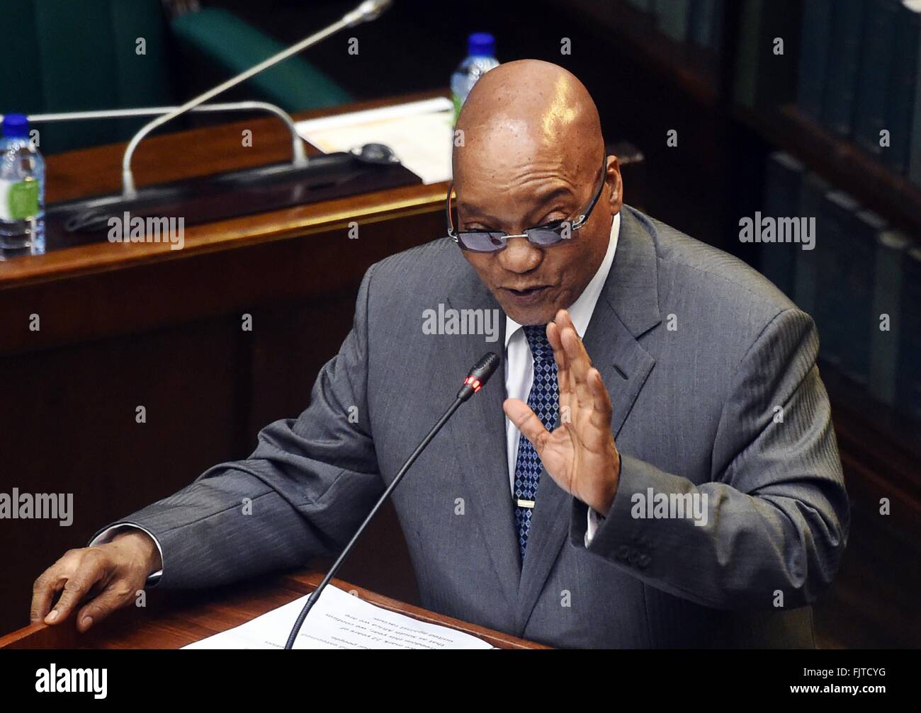 Cape Town, Südafrika. 3. März 2016. South? Präsident Jacob Zuma spricht während der jährlichen Eröffnung der nationalen Haus der traditionellen Führer im alten Plenarsaal im Parlament, Cape Town, South Africa, am 3. März 2016. Südafrikas Präsident Jacob Zuma am Donnerstag forderte traditionellen Führer im Kampf gegen Rassismus. © DOC/Siya Duda/Xinhua/Alamy Live-Nachrichten Stockfoto