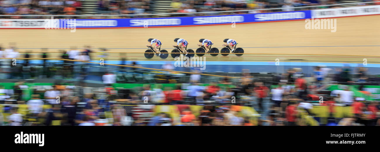 London, UK, 3. März 2016. UCI 2016 Track Cycling World Championships. Großbritanniens Laura Kenny (Laura Trott), Elinor Barker, Ciara Horne und Jo Rowsell Shand wurde nur Fünfter in der Qualifikation für der Frauen-Mannschaftsverfolgung. Das Ergebnis bedeutet, dass das beste, dem was sie jetzt anstreben können eine Bronze-Medaille. Bildnachweis: Clive Jones/Alamy Live-Nachrichten Stockfoto