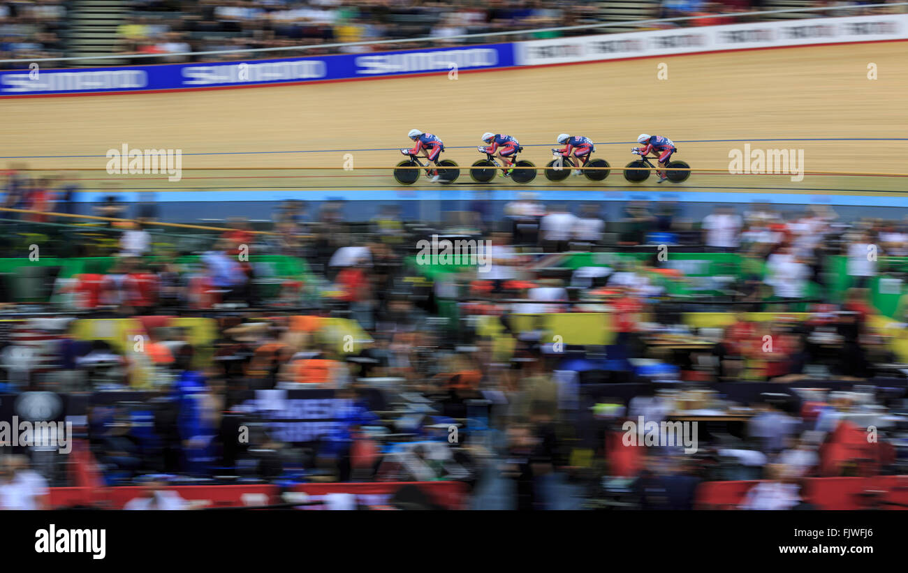 London, UK, 3. März 2016. UCI 2016 Track Cycling World Championships. Amerikas Team von Sarah Hammer, Kelly Catlin, Chloe Dygert und Jennifer Valente beendete zunächst der Frauen Mannschaftsverfolgung Qualifying mit einer Zeit von 4:16.180 (56,210 km/h). Stockfoto