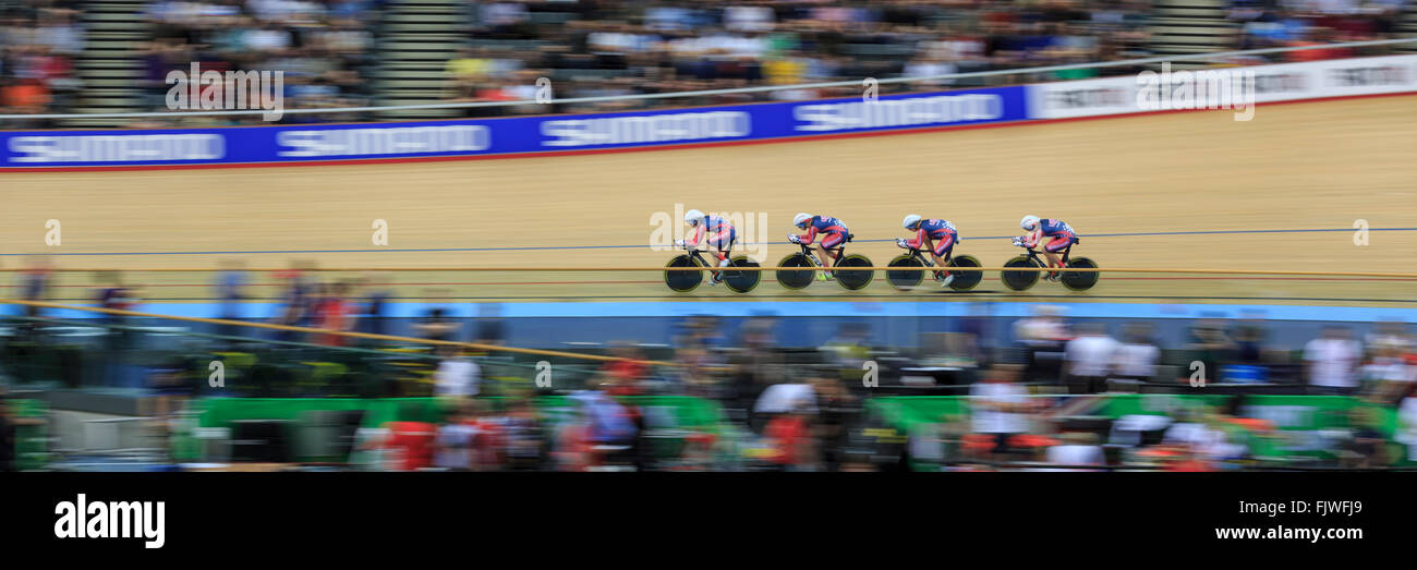 London, UK, 3. März 2016. UCI 2016 Track Cycling World Championships. Amerikas Team von Sarah Hammer, Kelly Catlin, Chloe Dygert und Jennifer Valente beendete zunächst der Frauen Mannschaftsverfolgung Qualifying mit einer Zeit von 4:16.180 (56,210 km/h). Stockfoto