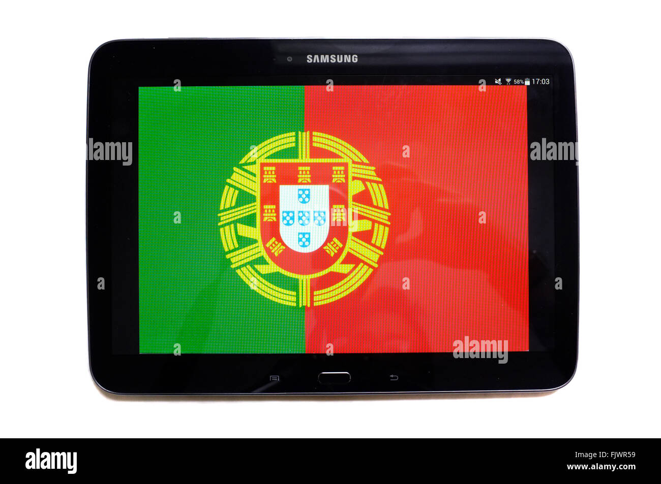 Die Flagge von Portugal auf einem Tablet-Bildschirm fotografiert vor einem weißen Hintergrund angezeigt. Stockfoto