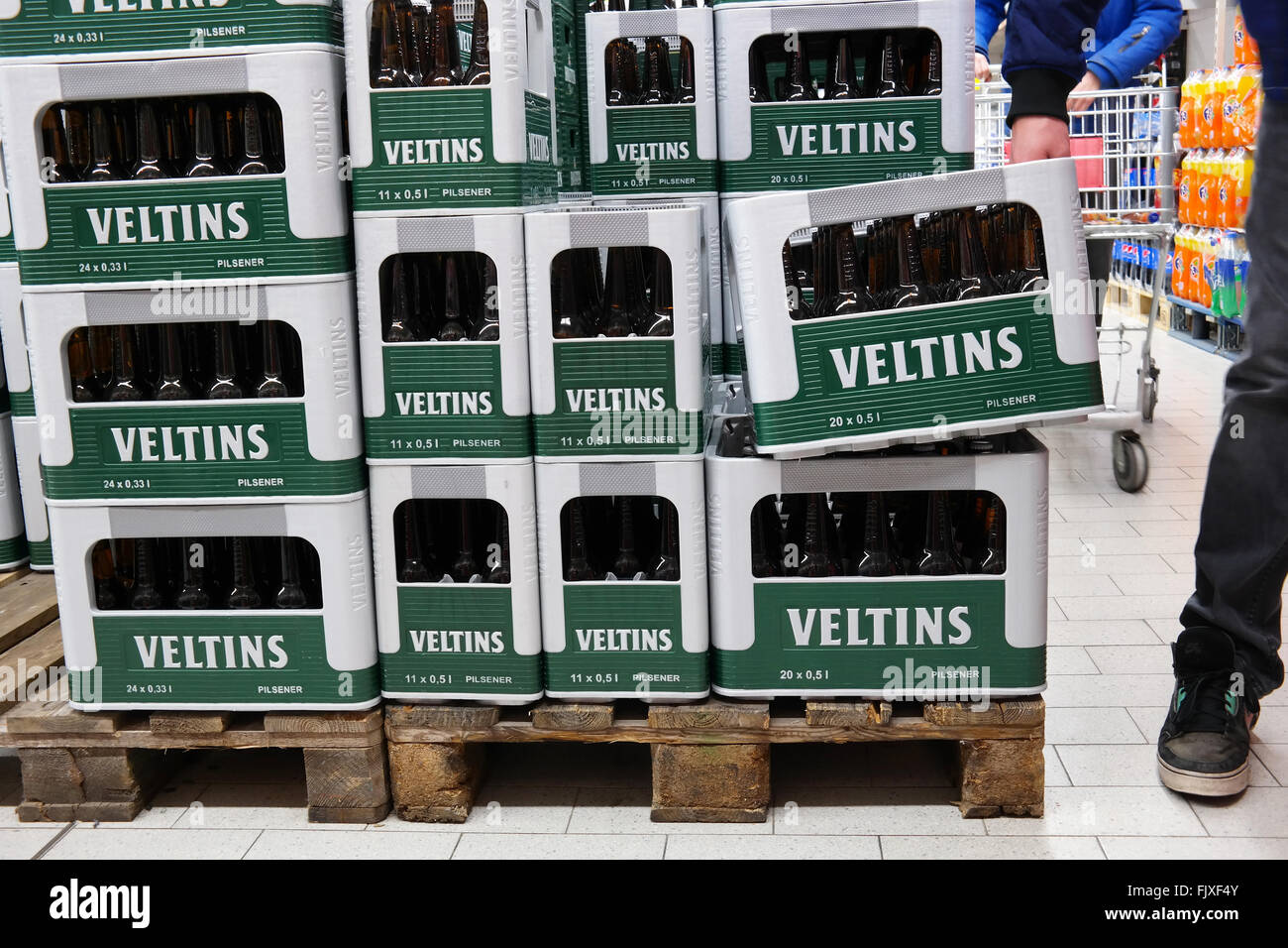 Wie Viele Kisten Bier Sind Auf Einer Europalette Beer pallets -Fotos und -Bildmaterial in hoher Auflösung – Alamy