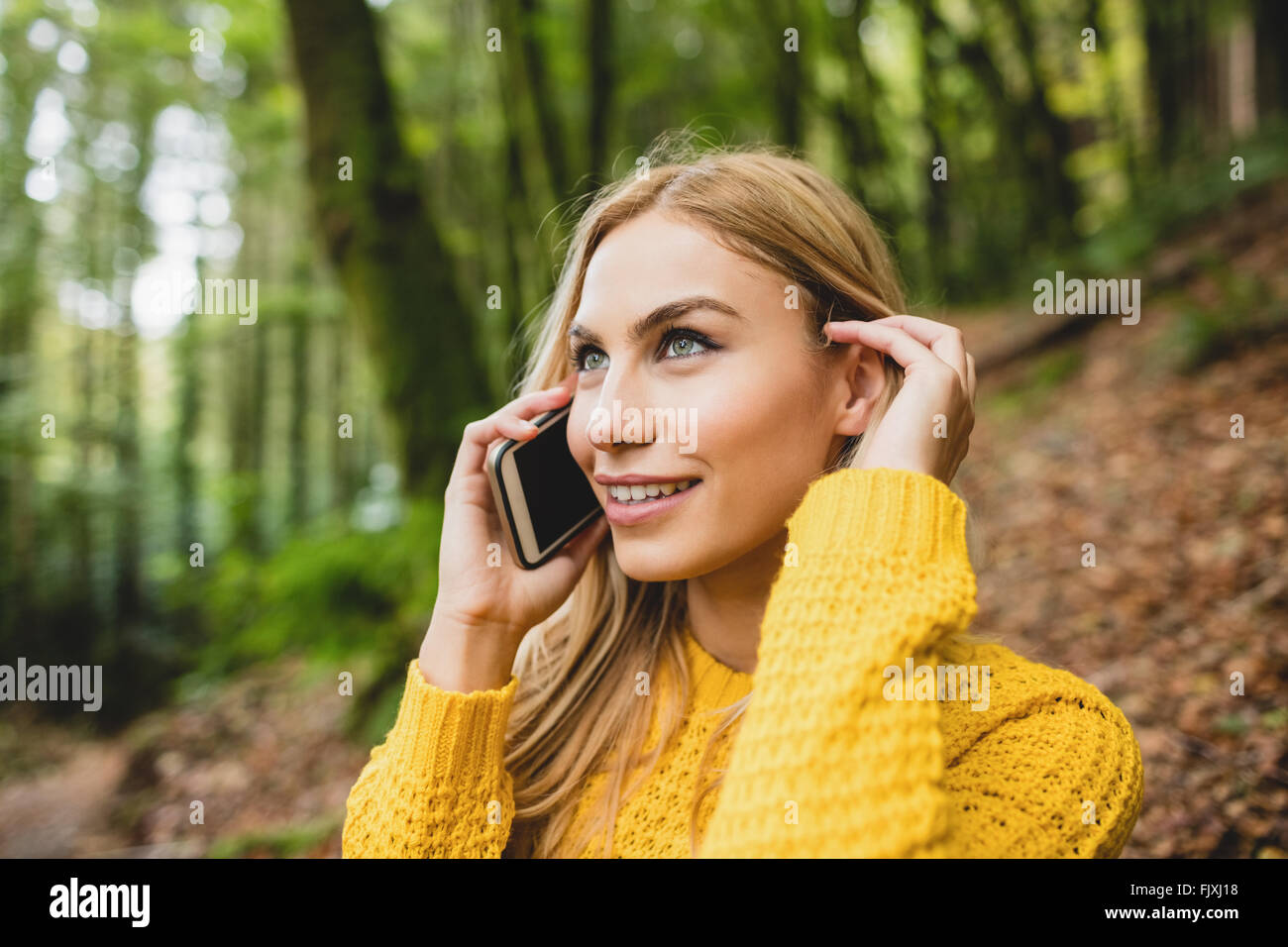 Schöne blonde Frau telefonieren Stockfoto