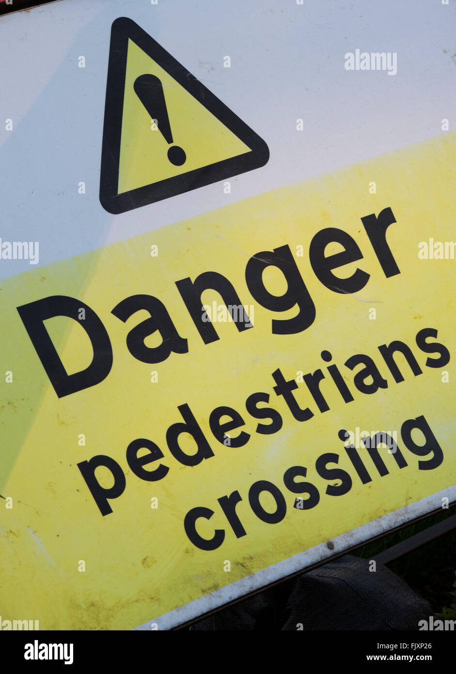 Gefahr Fußgänger überqueren Warnschild Stockfoto