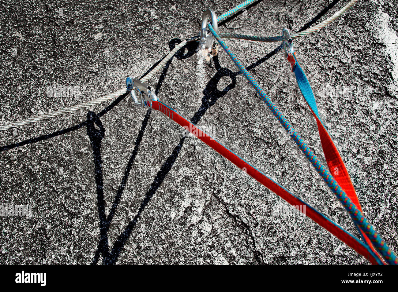 Via Ferrata (Eisenstraße) Sicherheitsausrüstung auf Mount Kinabalu (4095m), der höchste Berg von Borneo. Stockfoto