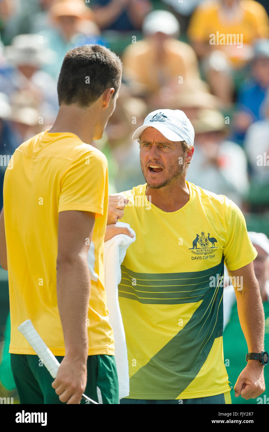 Melbourne, Australien. 4. März 2016. Lleyton Hewitt Kapitän der australischen Mannschaft reagiert nach Bernard Tomic den Aufschlag des Jack Sock der USA während des Spiel zwei der BNP Paribas Davis Cup World Group ersten Runde Krawatte zwischen Australien und den USA in Kooyong Tennisclub in Melbourne, Australien brach. Tomic gewann in 4 Sätzen.  Live News Bildnachweis: Cal Sport Media/Alamy Live-Nachrichten Stockfoto